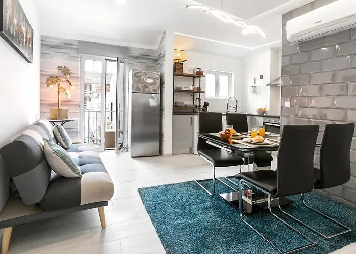 Beach Alley Apartment